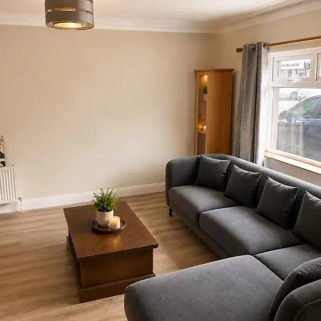 Modern In The Heart Of 3 Shared Apartment