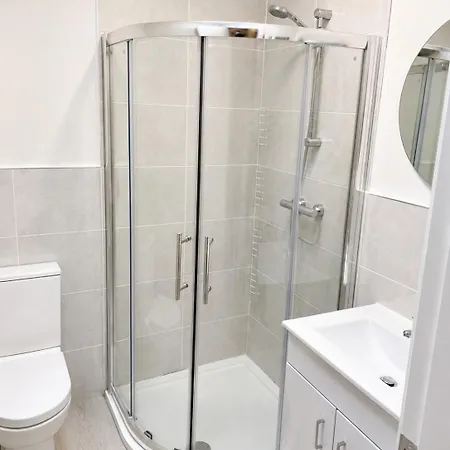 Modern In The Heart Of 3 Shared * Thurles